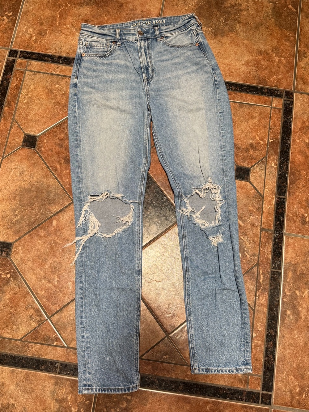American Eagle Strigid Mom Jeans LONG